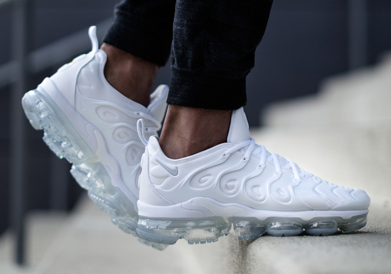 nike-vapormax-plus-triple-white-release-info1.jpg